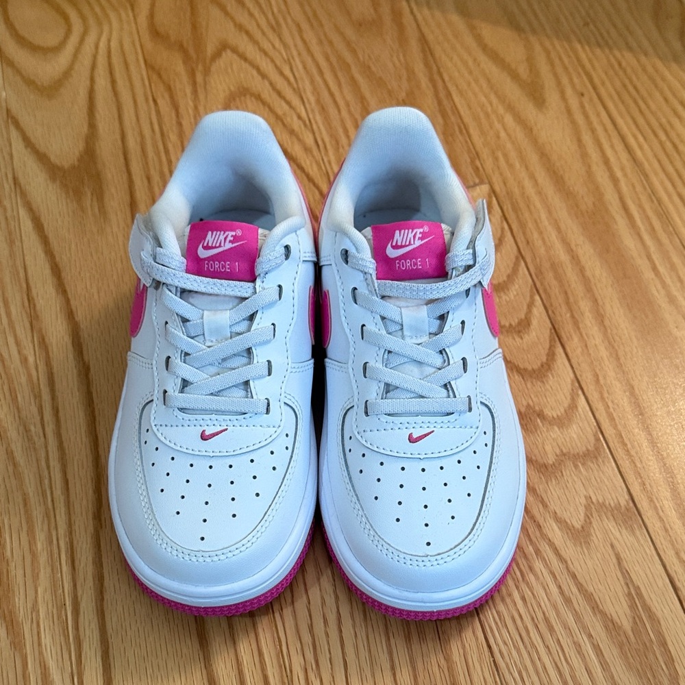 Nike White and Pink Low-Top Sneakers - Picture 3 of 7